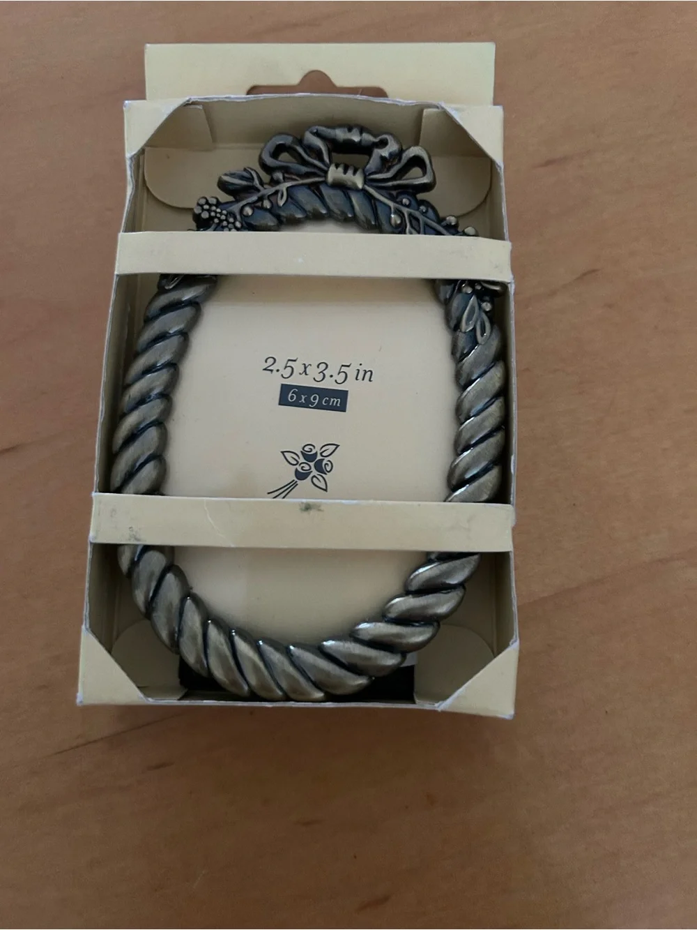 Ornate Rope Frame Picture Holder - Silver